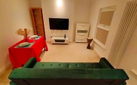 Fully-Equipped Flat In The City Of London.